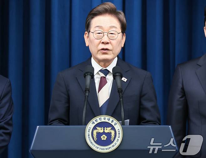 이재명 대통령이 4일 서울 용산구 대통령실 청사 브리핑룸에서 국무총리와 국정원장, 대통령 비서실장 등 인선발표를 하고 있다.. 2025.6.4/뉴스1 ⓒ News1 허경 기자