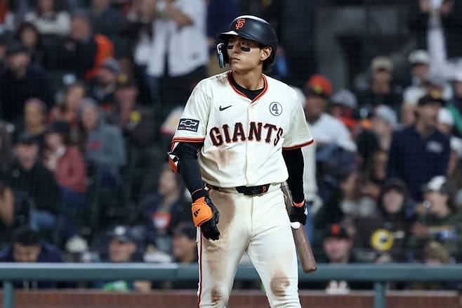 이정후가 3일(한국시간) 미국 캘리포니아주 샌프란시스코 오라클 파크에서 열린 2025 메이저리그(ML) 샌디에이고전서 타석에 들어서고 있다. 사진 | AFP 연합뉴스