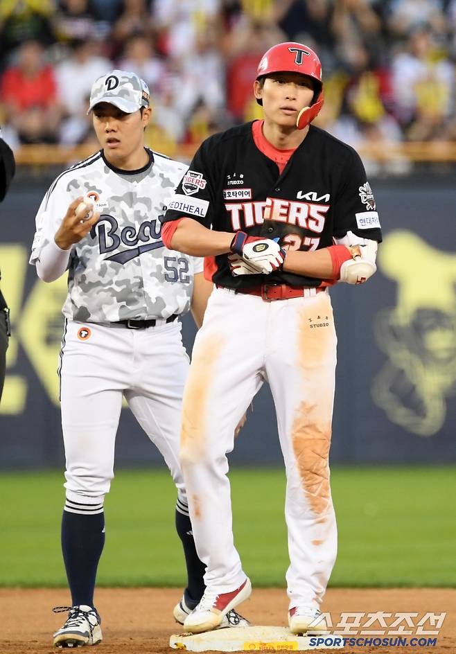 3일 잠실구장에서 열린 두산 베어스와 KIA 타이거즈의 경기. 8회초 1사 2루 KIA 김호령이 적시타를 날린 뒤 환호하고 있다. 잠실=박재만 기자 pjm@sportschosun.com/2025.06.03/