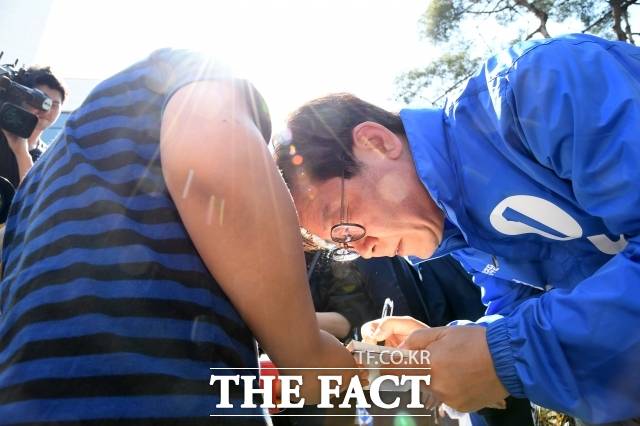 이 당선인은 2017년 19대 민주당 대선 경선에 도전했다. 비록 낙선했지만, 2018년 6월 경기도지사 선거에서 당선됐다. 20년 만에 민주당계 도지사였다. 2018년 지방선거 유세 당시 이 당선인 모습. /남윤호 기자