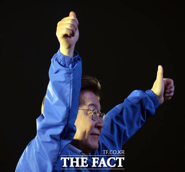 '대선 재수생' 이재명 더불어민주당 후보가 승리할 수 있었던 건 '중도·보수'를 지향한다는 큰 틀에서 선거 캠페인과 메시지, 인사가 일관성 있게 잘 이뤄져 '외연 확장'에 성공했기 때문이라는 분석이 나온다. /배정한 기자