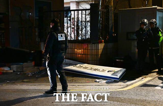 서울서부지법 형사1단독 박지원 부장판사는 4일 특수건조물침입 등 혐의를 받는 전광훈 목사의 사랑제일교회 특임전도사 윤모 씨와 이모 씨에 대한 공판기일을 진행했다. /이새롬 기자