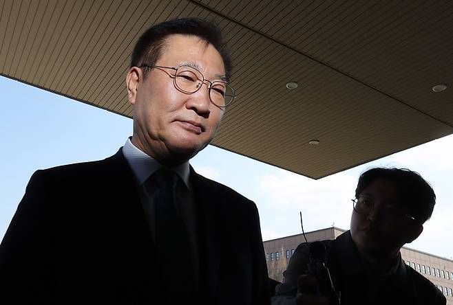 탄핵소추안 기각으로 직무에 복귀한 박성재 법무장관이 지난 4월 10일 경기 과천 법무부 청사로 출근하고 있다. /뉴스1