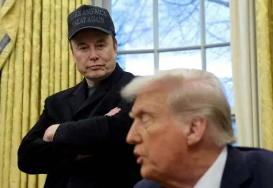 일론 머스크 테슬라 최고경영자(CEO)가 최근 도널드 트럼프 미국 행정부 엄무를 끝낸 가운데 트럼프 행정부의 감세 법안을 노골적으로 비판했다. 사진=로이터 연합뉴스