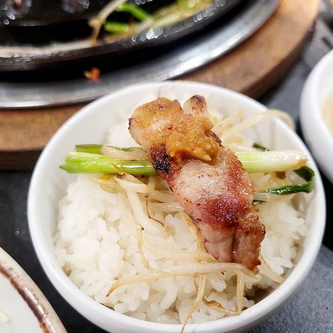 노총각 돼지갈비 혼밥