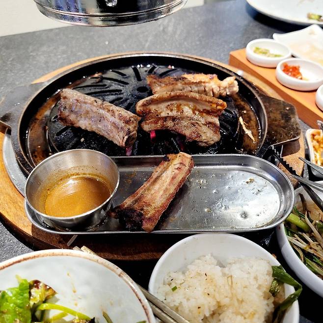 노총각 돼지갈비 혼밥