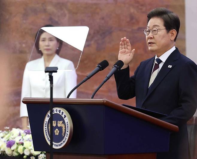 이재명 대통령이 2025년 6월4일 서울 여의도 국회에서 열린 제21대 대통령 취임선서식에서 취임 선서를 하고 있다. 국회사진기자단