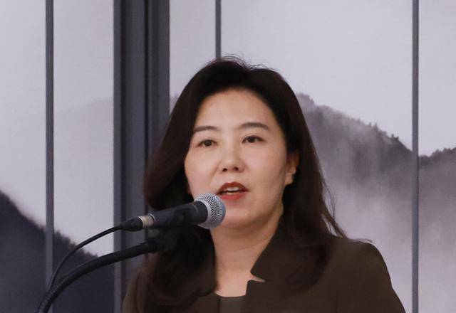 이재명 대통령이 4일 서울 용산 대통령실 청사에서 새 정부 첫 인사 발표를 했다. 사진은 강유정 대변인. 뉴시스