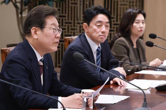 이재명 대통령이 4일 서울 용산 대통령실 청사에서 열린 '비상경제점검 태스크포스(TF) 회의'에서 발언하고 있다. 대통령실통신사진기자단