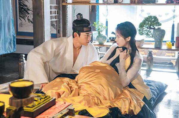 KBS 수목드라마 '남주의 첫날밤을 가져버렸다'에서 경성군 이번과 차선책의 첫날밤 장면