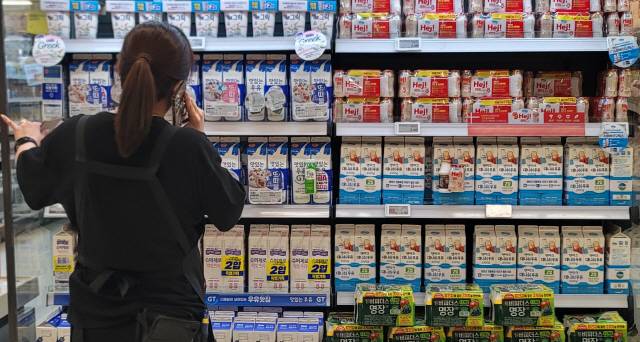 ▲ 강원 춘천의 한 대형마트에 유제품들이 진열돼 있다. [강원도민일보 자료사진]