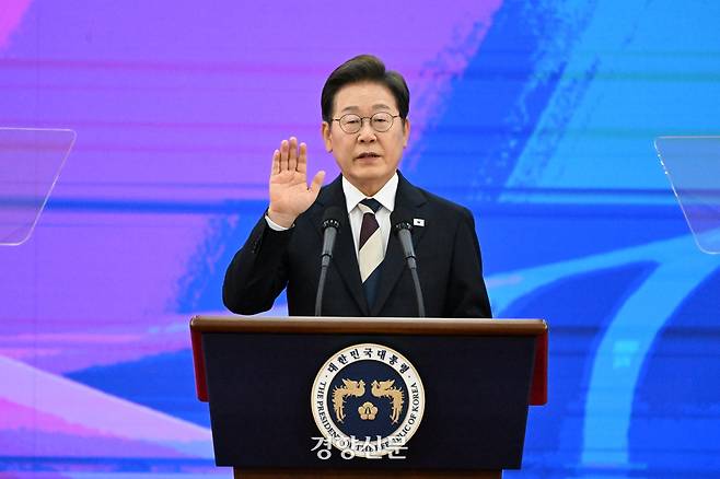 이재명 대통령이 4일 오전 국회 로텐더홀에서 열린 제21대 대한민국 대통령 취임 선서를 하고 있다. 박민규 선임기자