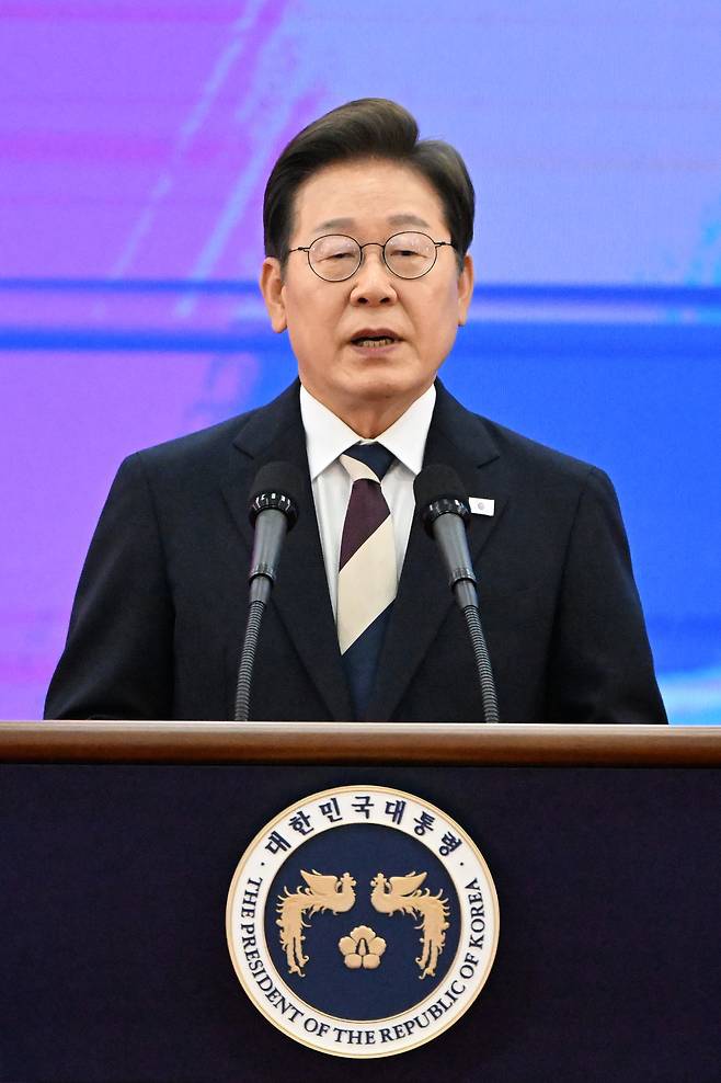 President Lee Jae-myung delivers a speech as he is sworn in at the National Assembly on Wednesday. (Yonhap)