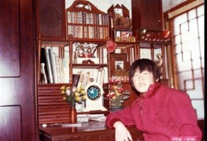 Lee Jae-myung, 16, is seen in a photo taken in 1979, when he was working at a factory making baseball gloves. [LEE JAE-MYUNG'S BLOG]