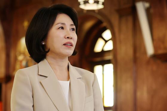Kim Hye-kyung, wife of liberal Democratic Party presidential candidate Lee Jae-myung, looks around inside a Catholic church on Sorok Island in Goheung, South Jeolla, on the morning of May 27. [YONHAP]
