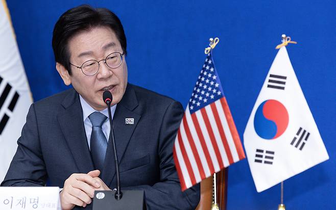 Lee Jae-myung speaks during a meeting with Joseph Yun, acting U.S. ambassador to Korea, at the National Assembly in Seoul on Jan. 22. [NEWS1]