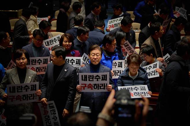 2025년 국회에서 열린 더불어민주당 의원총회에 참석한 이재명 당선인. 더불어민주당 제공&nbsp;