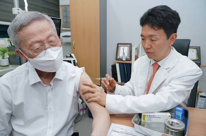 한국GSK의 호흡기세포융합바이러스(RSV) 백신 ‘아렉스비’의 접종이 시작됐다. 한국GSK 제공