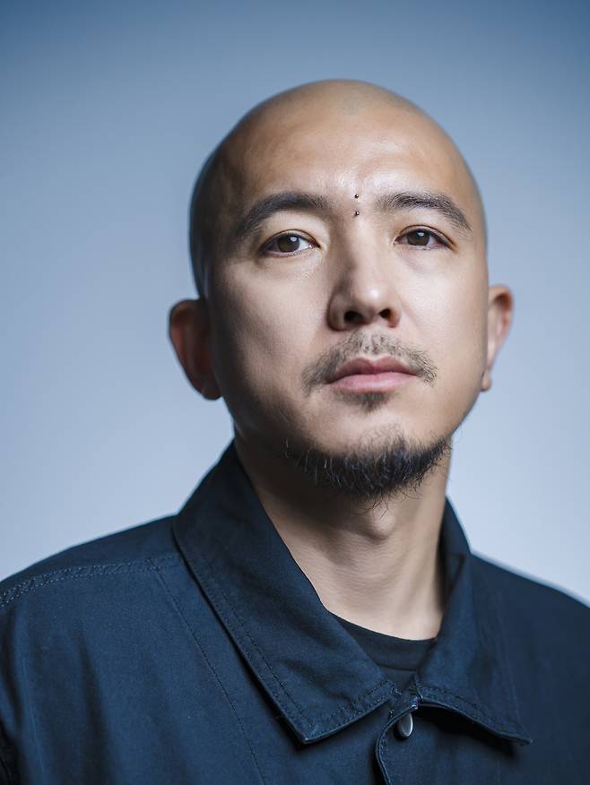 연극 ‘헌치백’의 연출가 신유청.        국립극장