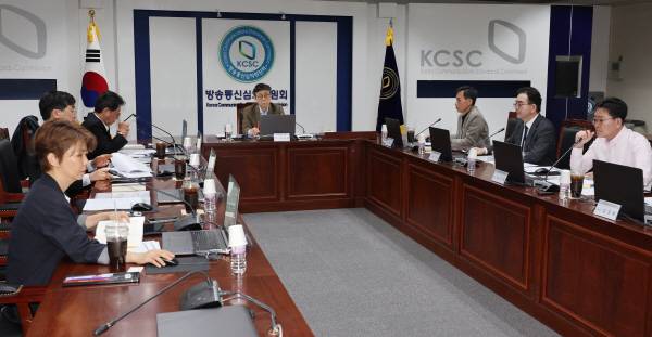 ▲ 지난 4월30일 서울 양천구 방송통신심의위원회에서 제21대 대통령선거 선거방송심의위원회 회의가 한균태 위원장 주재로 열리고 있다. ⓒ연합뉴스