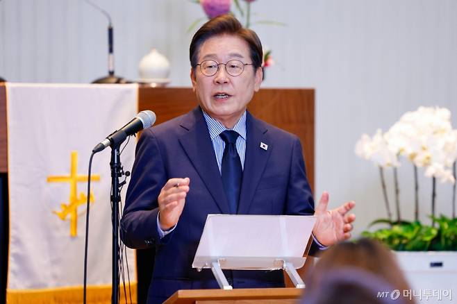 (성남=뉴스1) 안은나 기자 = 이재명 더불어민주당 대통령 후보가 제21대 대통령선거를 하루 앞둔 2일 오후 경기 성남시 주민교회에서 지지를 호소하며 마지막 대국민 기자회견을 하고 있다. 2025.6.2/뉴스1  Copyright (C) 뉴스1. All rights reserved. 무단 전재 및 재배포,  AI학습 이용 금지.