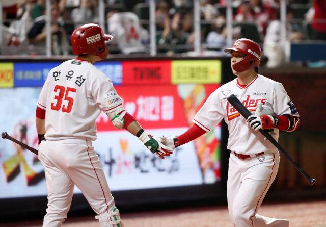 SSG 랜더스 최정과 한유섬./SSG 랜더스