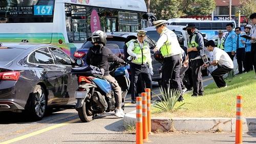 불법 튜닝 차량 단속 현장 [한국교통안전공단 제공. 재판매 및 DB 금지]