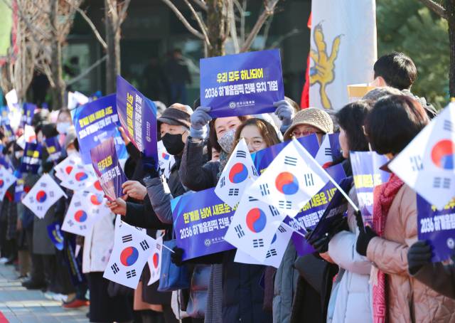 ▲2036 하계올림픽 전북 유치 현장 평가단을 환영하기 위해 모인 시민들 모습. ⓒ전북특별자치도