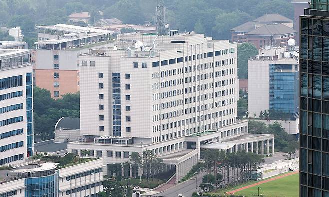 이재명 대통령 당선인은 당분간 용산 대통령실에서 집무할 것으로 보인다. 3일 서울 용산구 대통령실 청사 전경. 남정탁 기자