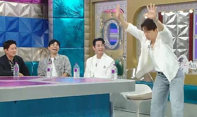 허경환이 '라디오스타'에 출연해 마이크를 잡았다. MBC '라디오스타' 제공