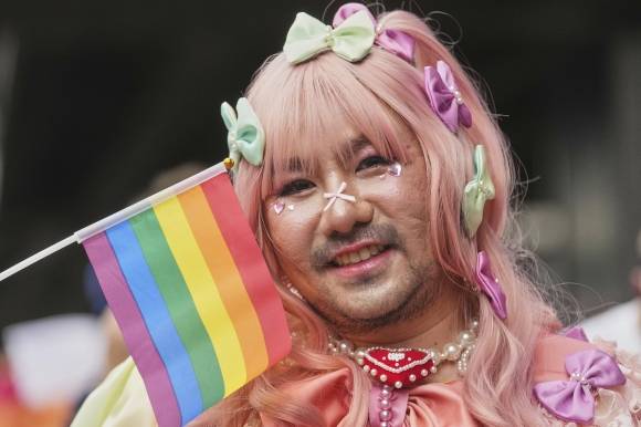 태국 방콕에서 성소수자 커뮤니티의 프라이드의 달을 기념하기 위해 매년 열리는 프라이드 퍼레이드에 참여한 참가자. 2025.6.1 AP 연합뉴스