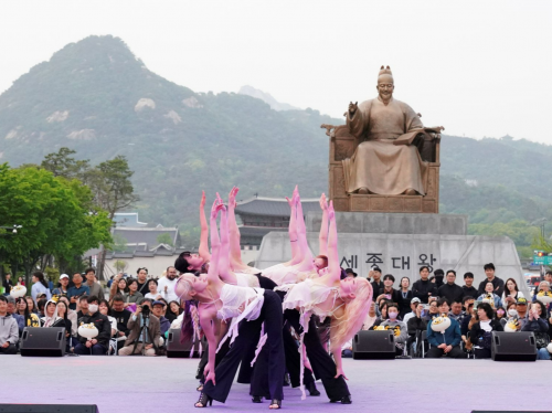 지난달  서울 종로구 광화문광장에서 열린 어디나 스테이지 개막행사.   종로구 제공