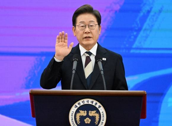 취임 선서하는 이재명 대통령 - 이재명 대통령이 4일 서울 여의도 국회에서 열린 제21대 대통령 취임선서식에서 취임 선서를 하고 있다. 2025.6.4 [국회사진기자단]