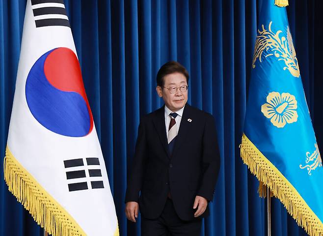 이재명 대통령이 4일 서울 용산 대통령실 청사에서 열린 인사브리핑에 입장하고 있다. ⓒ연합뉴스