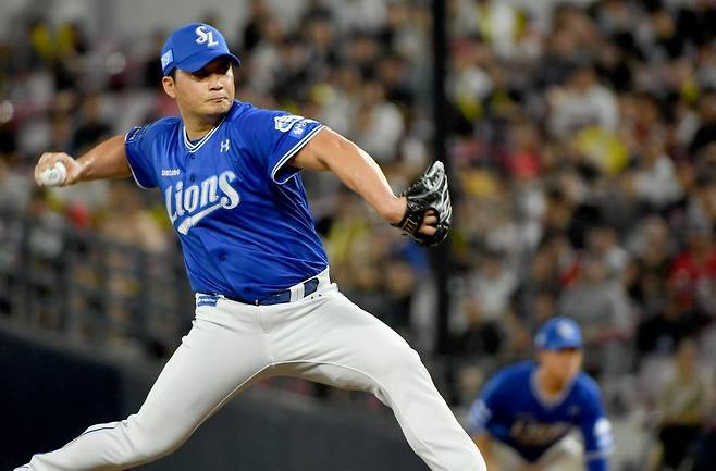 삼성 오승환이 4일 인천 SSG전에서 올 시즌 첫 1군 등판에 나섰다. 아웃카운트 1개를 잡고 1안타 1볼넷 무실점을 기록했고, 최고구속은 146㎞까지 나왔다. 뉴시스