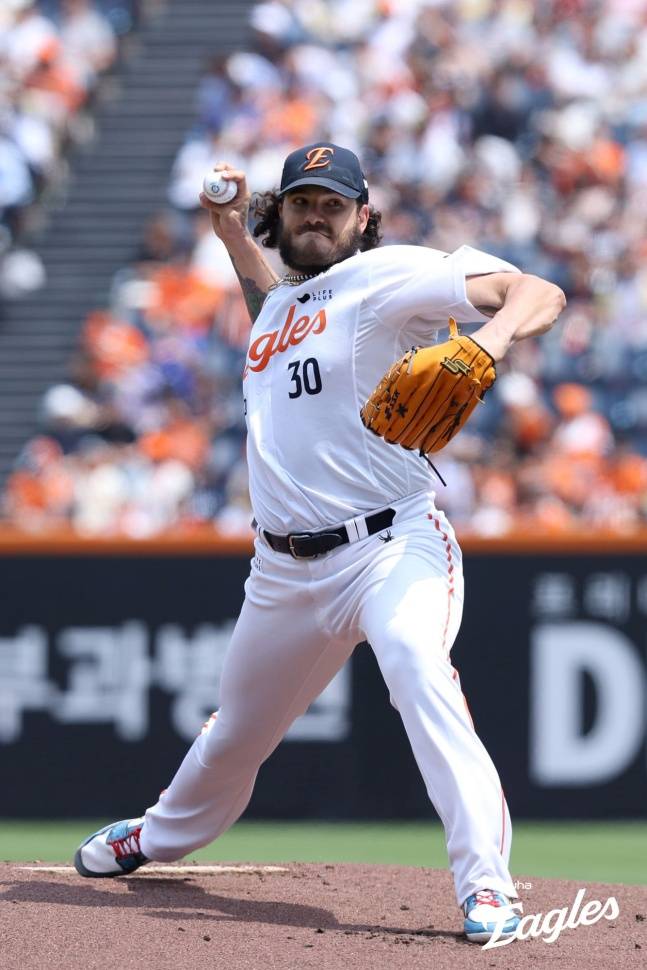 한화 외국인 투수 코디 폰세가 3일 대전 KT전에서 역투하고 있다. /사진=한화 이글스 제공