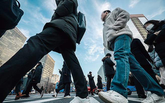 근로소득세수가 늘어난 건 세금 부담이 커졌기 때문이 아니라 근로소득자가 늘어서다.[사진｜뉴시스]