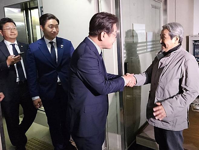 2일 성남 주민교회에서 만난 이재명(왼쪽) 후보와 이해학 원로목사 [이해학 목사 제공. 재판매 및 DB 금지]