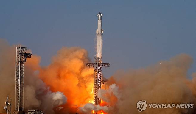 지난달 27일 발사된 스페이스X의 로켓·우주선 스타십  [로이터 연합뉴스 자료사진. 재판매 및 DB 금지]