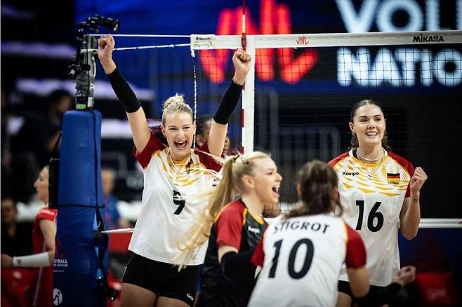 한국과 VNL 첫 경기를 벌이는 독일 여자배구 대표팀  [국제배구연맹 홈피 캡처. 재판매 및 DB 금지]