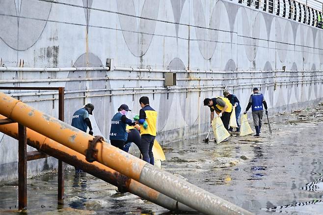 속초해경·속초시 해양환경 보전 홍보 캠페인 [속초시 제공. 재판매 및 DB 금지]