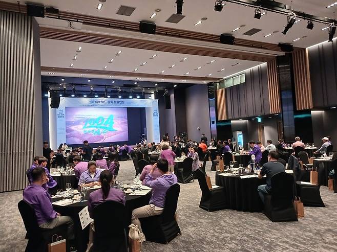 개막식장 전경.(신안에서 MHN 엄민용 선임기자)