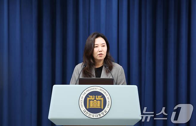 강유정 대통령실 대변인이 5일 서울 용산구 대통령실 청사에서 현안 브리핑을 하고 있다. 2025.6.5/뉴스1 ⓒ News1 허경 기자