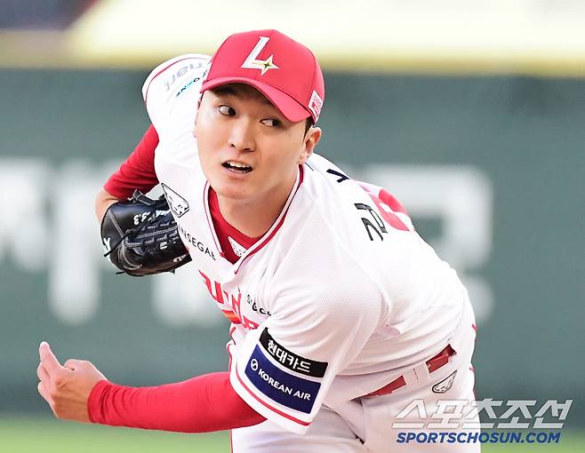 4일 인천 SSG랜더스필드에서 열린 KBO리그 SSG와 삼성의 경기. 선발 투구하고 있는 SSG 김건우. 인천=송정헌 기자songs@sportschosun.com/2025.06.04/