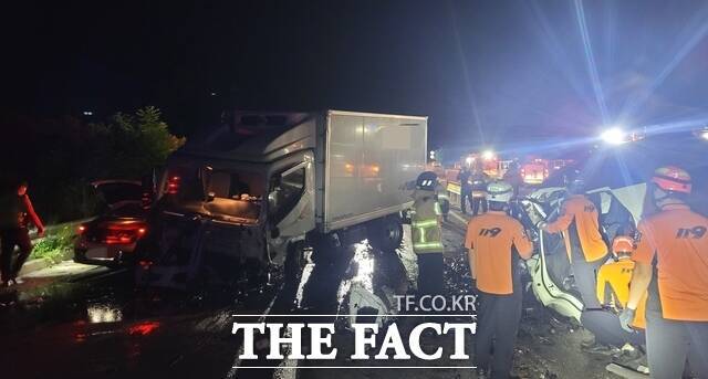 5일 경북 포항에서 발생한 역주행 교통사고 현장/ 경북소방본부