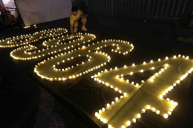 타이베이 타이베이 톈안먼 광장에서 열린 톈안문 사태 36주년 기념 촛불집회에 참석한 사람들. AP연합뉴스