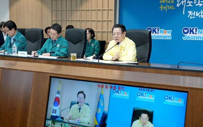 김영록 전라남도지사가 5일 오후 전남도청 동부지역본부 나철실에서 중앙정부 '안전치안 점검 화상회의'에 참석, 이재명 대통령에게 전남지역 현안을 건의하고 있다. 전남도 제공
