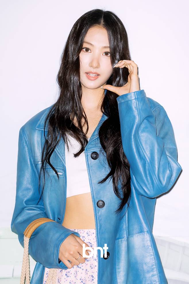 프라다 '데이즈 오브 서머' 팝업스토어 오픈기념 포토콜 / 미야오(MEOVV) 가원