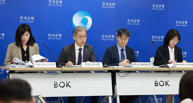 강창구 한국은행 국민소득부장이 5일 서울 중구 한국은행에서 2025년 1분기 실질 국내총생산의 주요 특징을 설명하고 있다. /연합뉴스