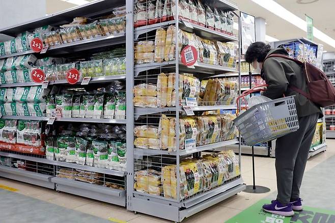 서울 시내 대형마트에서 시민들이 장을 보고 있다.ⓒ뉴시스